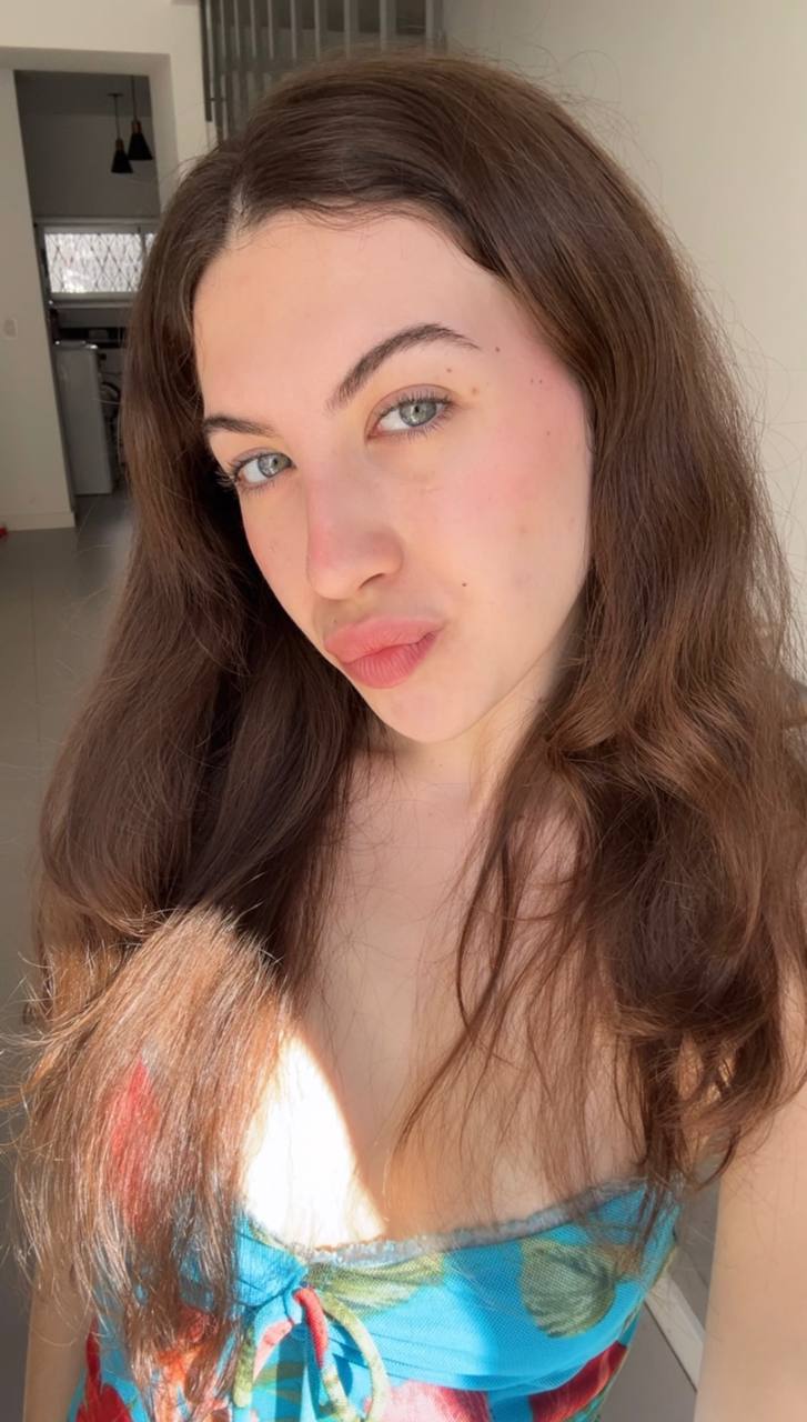 Nude girl Amber in Lomé