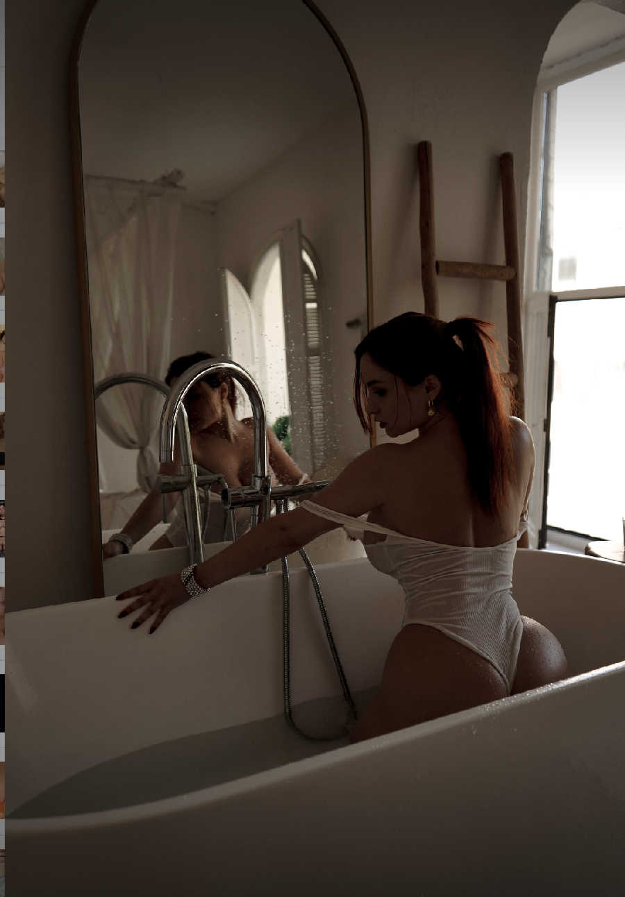 A playful frame from Miranda Faith nude — online in Lomé