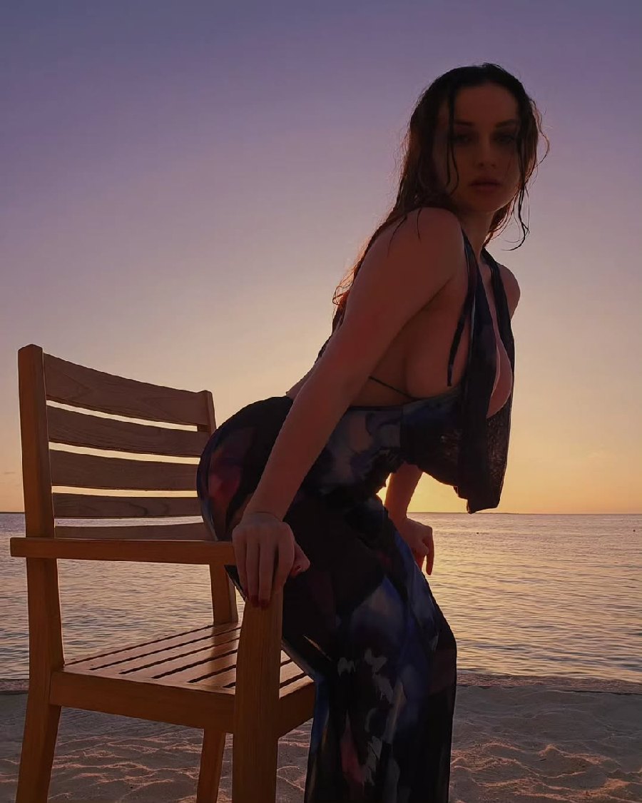 Sexy girl Miranda Faith nude in Lomé