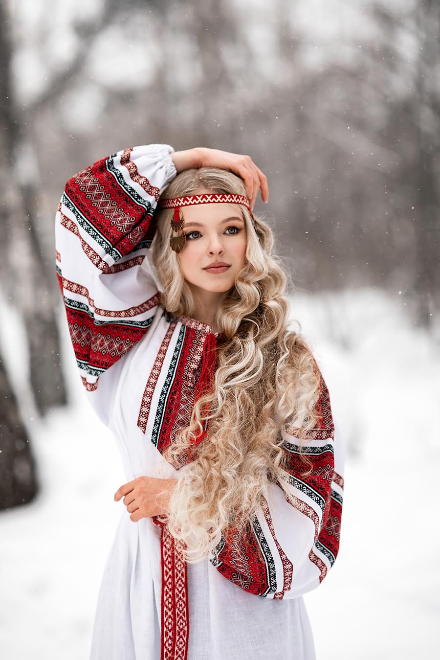 Slavic girls’s look of the day — catch her live in Lomé