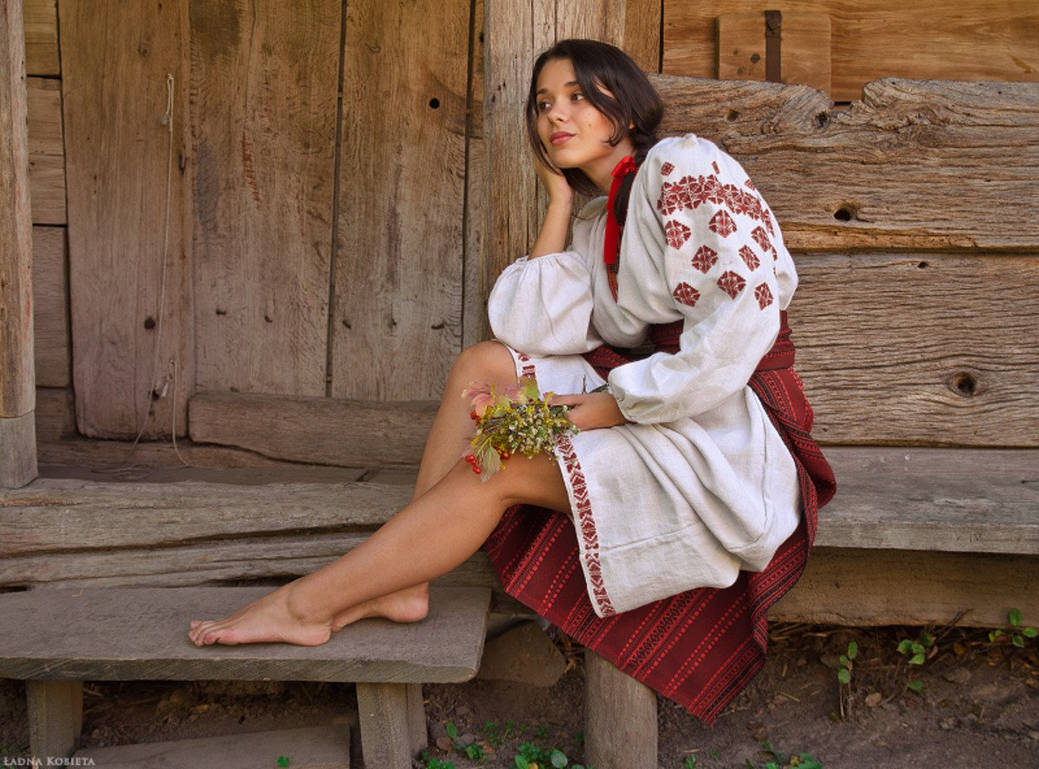 Fresh photos, fresh mood — Women in Slavic costumes online in Lomé