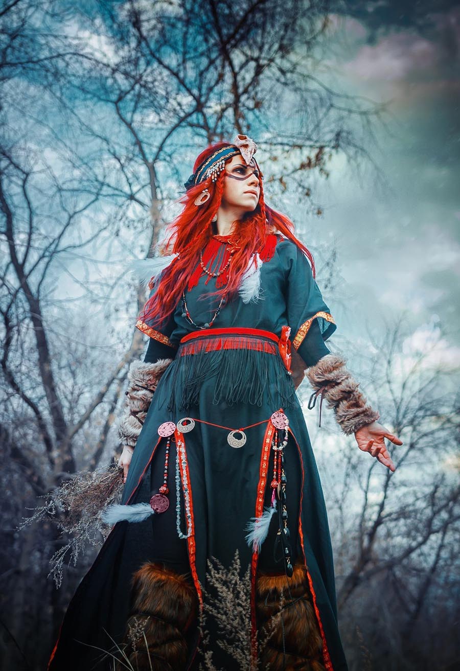 Take a pause and enjoy Girls in Slavic costumes — streaming from Lomé