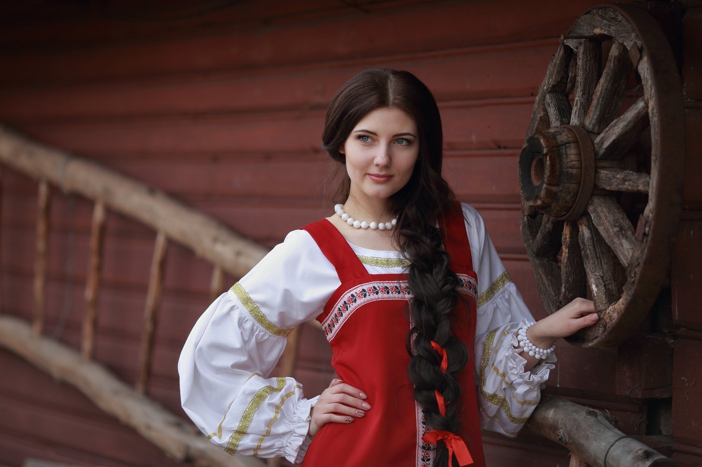 Girls in Slavic costumes’s look of the day — catch her live in Lomé
